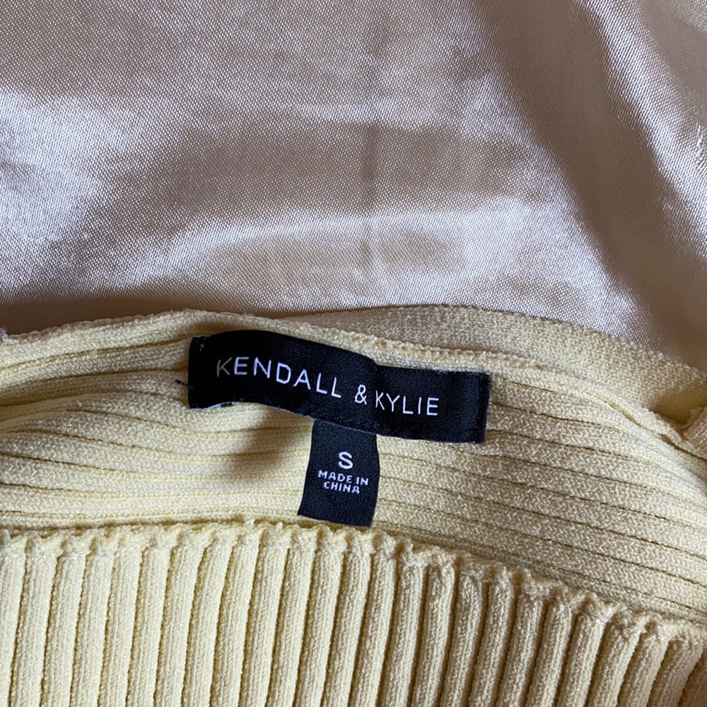 Light Yellow Ribbed Crop Top - Picture 3 of 4